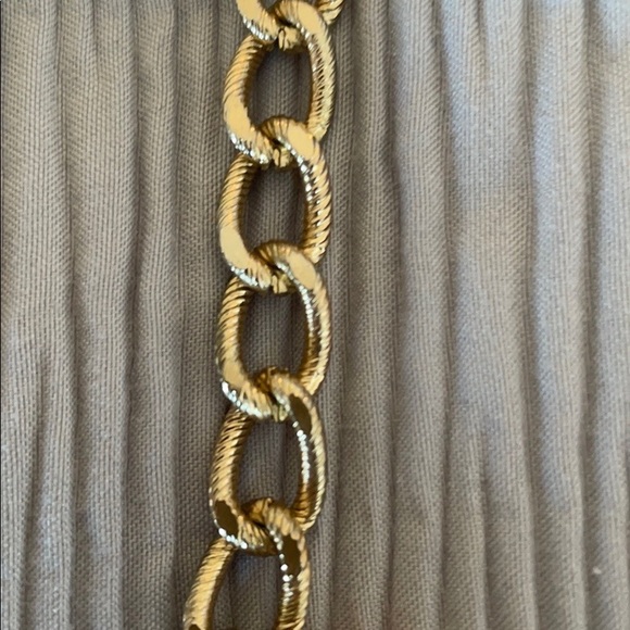 Gold & hot pink stone studded necklace - Picture 7 of 7